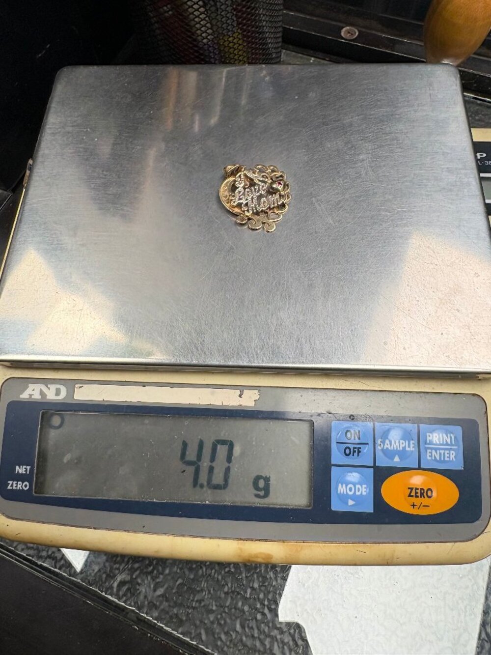 8K Gold "I Love Mom" Pendant - Picture 5 of 5